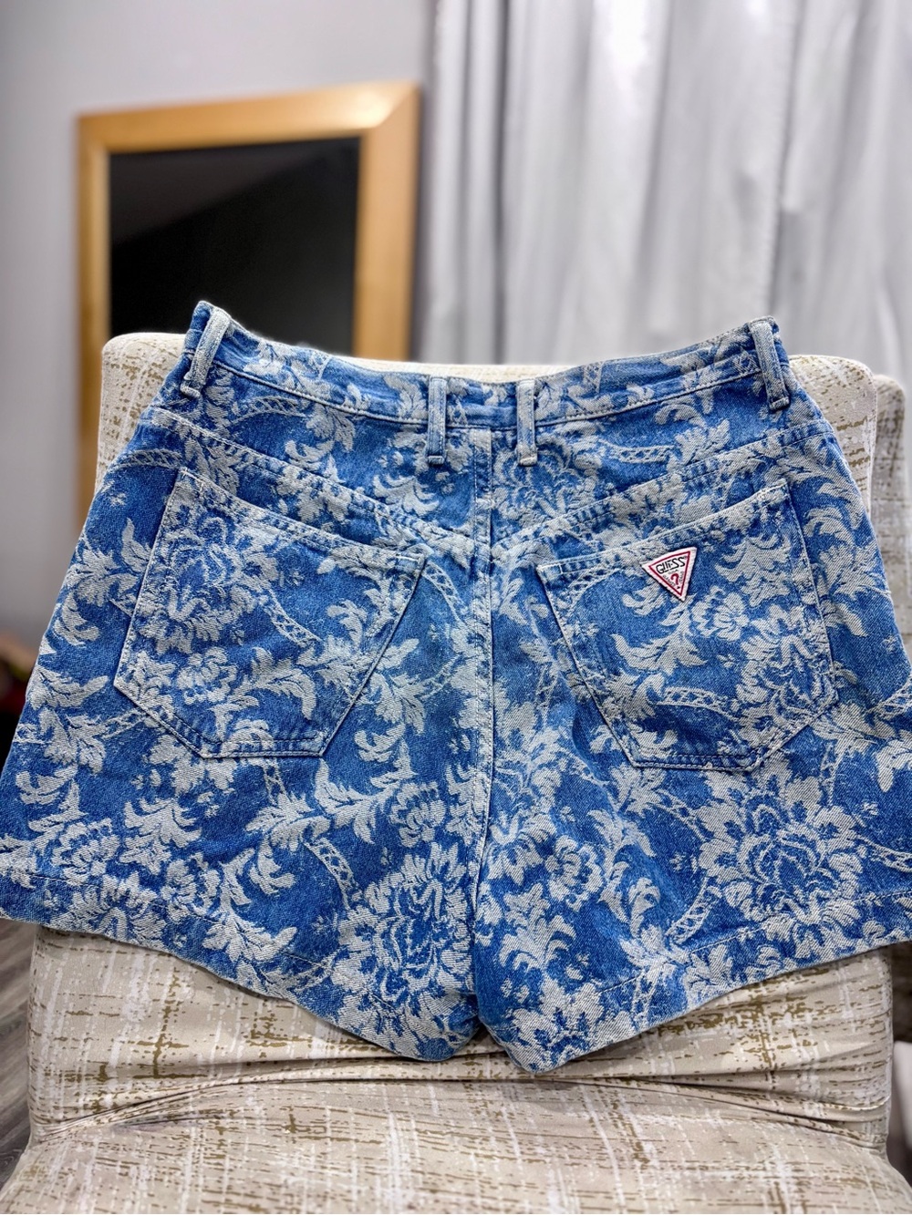 Rare vintage Guess Blue Floral-Print Denim Shorts - Picture 2 of 4